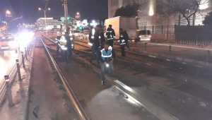 Güngörende Tramvay Enerji Direğine Çarptı Faciadan Dönüldü