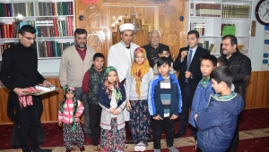 Sabah Namazına Gelen Çocuklar Ödüllendirildi