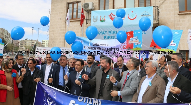 OTİZMLİ GENÇLER FARKINDALIK İÇİN YÜRÜDÜLER