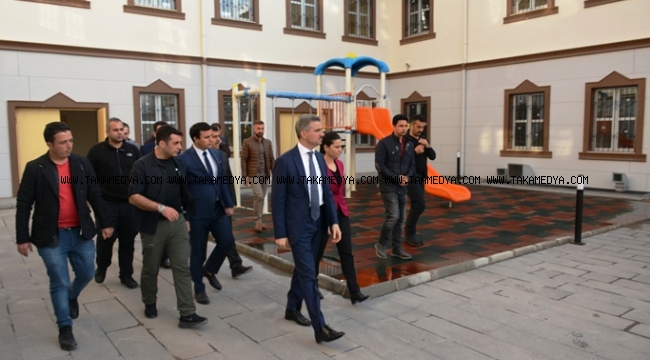Vali Baruş, 112 Acil Çağrı Merkezi ve Geri Gönderme Merkezinde İncelemelerde Bulundu