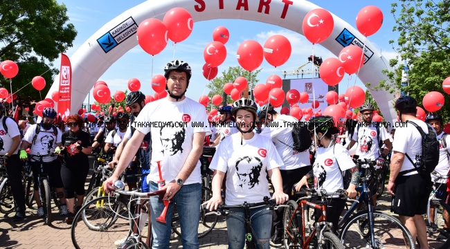  KADIKÖY'DE PEDALLAR 100'ÜNCÜ YIL İÇİN DÖNDÜ