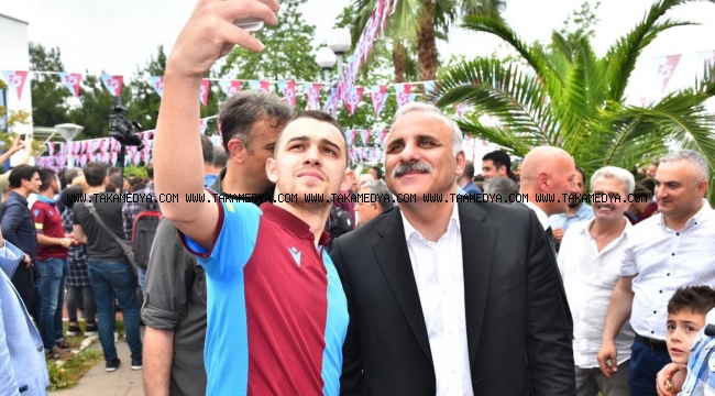 BAŞKAN ZORLUOĞLU, BAYRAMIN SON GÜNÜNDE DE HEMŞEHRİLERİYLE BAYRAMLAŞTI