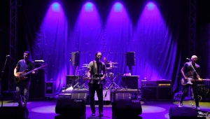 DUMAN GRUBU MUHTEŞEM PERFORMANSIYLA ALTINOLUK'U SALLADI ALTINOLUK'TA ROCK RÜZGARI