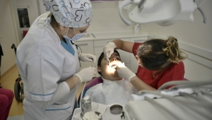 HAYATA SAĞLIKLI DİŞLERLE GÜLÜMSEYECEKLER