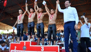 Kırkpınar yağlı güreşlerinde miniklerin madalyalarını İmamoğlu verdi