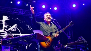 ÜMİT BESEN'İN MUHTEŞEM KONSERİ İLE KAYISI FESTİVALİ SONA ERDİ
