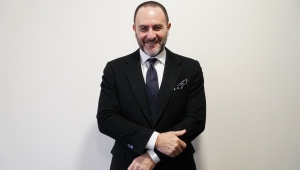 ÜNLÜ EKONOMİST EMRE ALKİN’E GÖRE FAİZ İNDİRİMİNİ VERGİ İNDİRİMLERİ İZLEMELİ 
