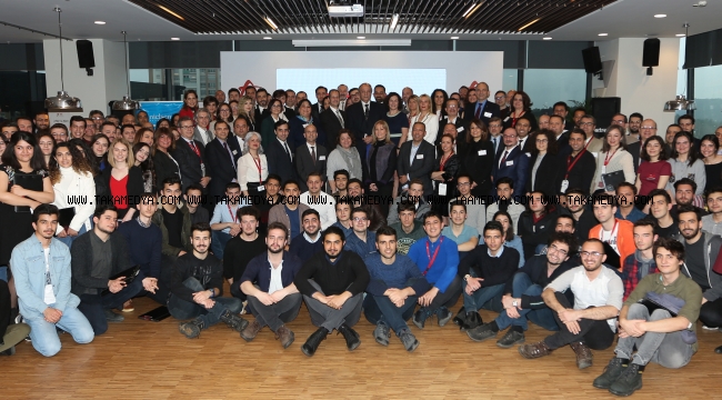 Anadolu Vakfı, Burs Programı ile gençlere destek vermeye devam ediyor 