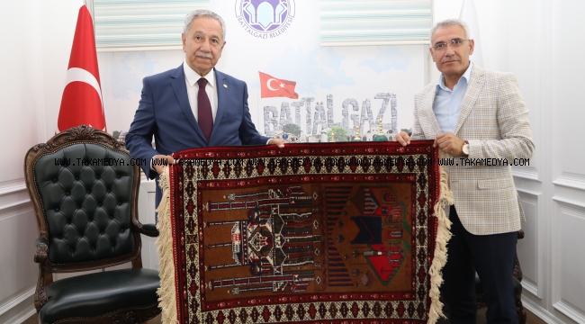 Cumhurbaşkanlığı Yüksek İstişare Kurulu Üyesi Arınç, Battalgazi Belediyesi'ni Ziyaret Etti