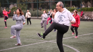 KADIKÖYLÜLER ÜNLÜ SPORCULARIN HOCALIĞINDA SPOR YAPIYOR