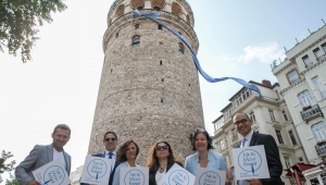 GALATA KULESİ'NE MAVİ KRAVAT