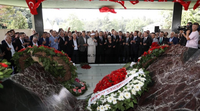 MERHUM BAŞBAKAN MENDERES KABRİ BAŞINDA ANILDI