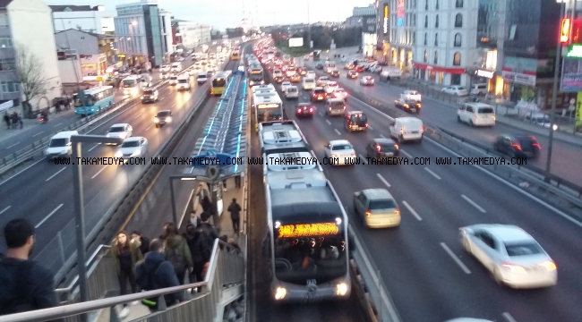 METROBÜS'TE YOĞUNLUĞU AZALTMAK İÇİN BİR DİZİ ÇALIŞMA BAŞLATILDI