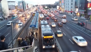 METROBÜS'TE YOĞUNLUĞU AZALTMAK İÇİN BİR DİZİ ÇALIŞMA BAŞLATILDI