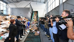 ÜSKÜDAR BELEDİYESİ TÜRKİYE'NİN EN BÜYÜK GERİ DÖNÜŞÜM HAREKETİNİ 'DÖNÜŞÜMDE ÜSKÜDAR MODELİ' İSMİYLE BAŞLATTI