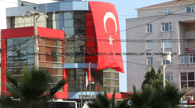 YOMRA'YI BAYRAKLARLA SÜSLEDİ