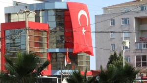 YOMRA'YI BAYRAKLARLA SÜSLEDİ