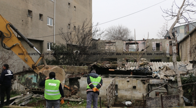 Kartal'da Metruk Yapıların Yıkımı Devam Ediyor