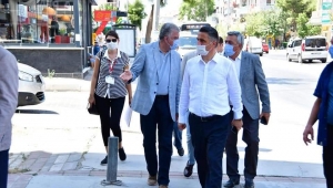 Narlıdere Kaymakamı Suat Dervişoğlu İlçe Esnafını Gezdi 