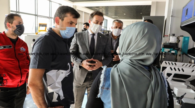 HKÜ SELÇUK BAYRAKTAR'I AĞIRLADI
