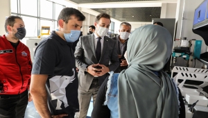 HKÜ SELÇUK BAYRAKTAR'I AĞIRLADI