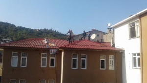 Trabzon'da Kızını Görmek İsteyen Şahıs Çatıda Eylem Yaptı