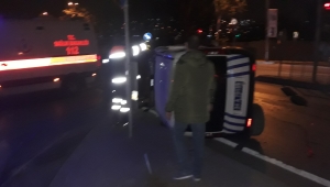 Eyüp'te Polis Aracı Devrildi Yaralılar Var