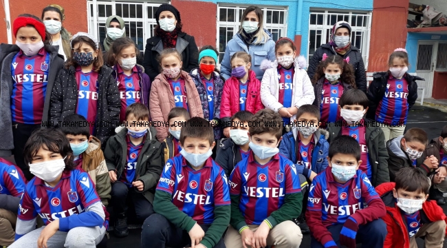 Ertuğrul Doğan Bir Okulu Daha Mutlu Etti