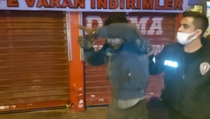 Hırsızlık için Girdikleri Binadan Polis Eşliğinde Çıktılar