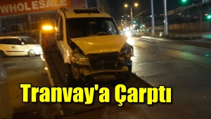 Durakta Bekleyen Tranvay'a Çarptı