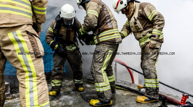 Arnavutköy'de Hırdavat Deposunda Yangın 4 ölü