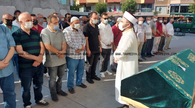 Av.Hikmet Ömeroğlu, annesi Fatma Ömeroğlu'nu dualarla Hakka uğurladı
