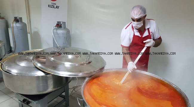 KIZILAY ARTVİN'DEKİ AFETZEDELERİN İHTİYAÇLARINI KARŞILIYOR