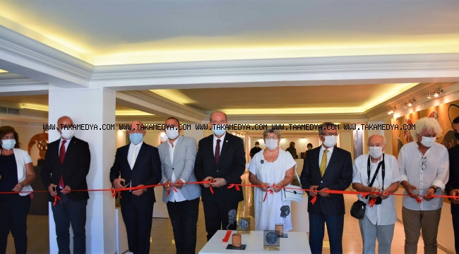 KKTC Cumhurbaşkanı Ersin Tatar, Kıbrıs Modern Sanat Müzesinde iki serginin açılışını gerçekleştirdi