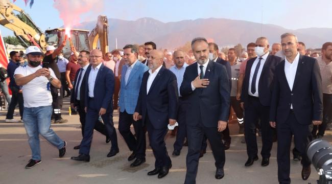 Bursa Büyükşehir'de Toplu Sözleşme Sevinci En Düşük Ücret 5.117 TL'ye Yükseltildi
