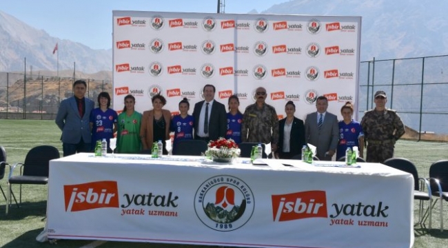 HAKKARİGÜCÜ KADIN FUTBOL TAKIMI'NIN YENİ SPONSORU İŞBİR YATAK 