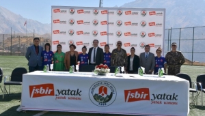 HAKKARİGÜCÜ KADIN FUTBOL TAKIMI'NIN YENİ SPONSORU İŞBİR YATAK 