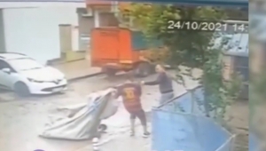 Hırsız'ı Suç Üstü Yakaladı Tekme Tokat Dövdü