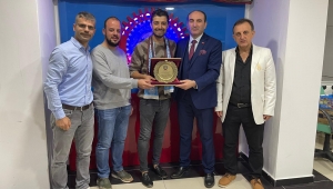Trabzonlu Gençlerden Bir Ödülde Ömer Karakaş'a