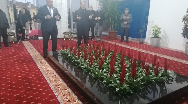 -Mustafa Sarıgül'den Prof. Dr. Haydar Baş'ın kabrine ziyaret -Hocamızın öğretileri hepimize önderlik etmeli