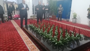 -Mustafa Sarıgül'den Prof. Dr. Haydar Baş'ın kabrine ziyaret -Hocamızın öğretileri hepimize önderlik etmeli