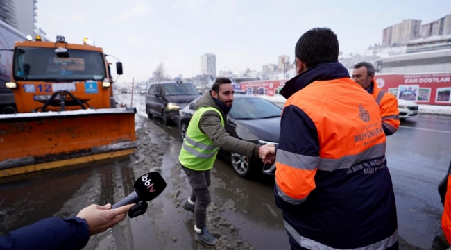 İBB, 7421 PERSONEL VE 1582 ARAÇLA SAHADA KAR MÜCADELESİ VERİYOR