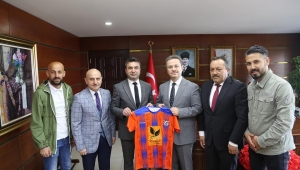 VALİ ÜNLÜ, ŞAMPİYON TAKIMIN YÖNETİCİLERİNİ KABUL ETTİ
