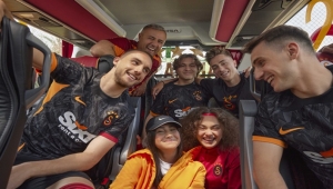 GALATASARAY 2022 – 2023 SEZON DIŞ SAHA VE İÇ SAHA FORMALARINI TANITTI!
