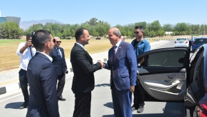 Cumhurbaşkanı Ersin Tatar, KKTC'nin yerli otomobili GÜNSEL'i ziyaret etti 