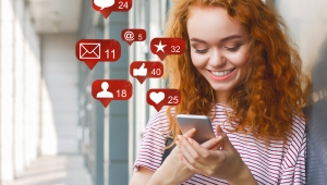 FACEBOOK YERİNİ KAPTIRMIYOR