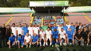 FUTBOLUN ŞÖHRETLERİ ÜSKÜDAR'DA BULUŞTU