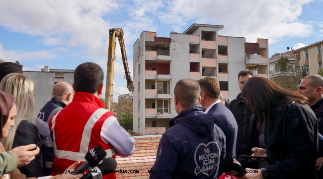 KİPTAŞ'TAN BAKIRKÖY'DE 'KENTSEL DÖNÜŞÜM' YIKIMI