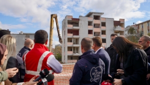 KİPTAŞ'TAN BAKIRKÖY'DE 'KENTSEL DÖNÜŞÜM' YIKIMI