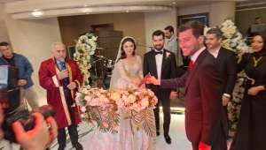 Kübra & Burak Turan Ailesinin Mutlu Günü